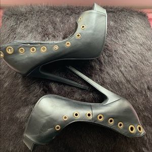 Shoe dazzle black High heel shoes